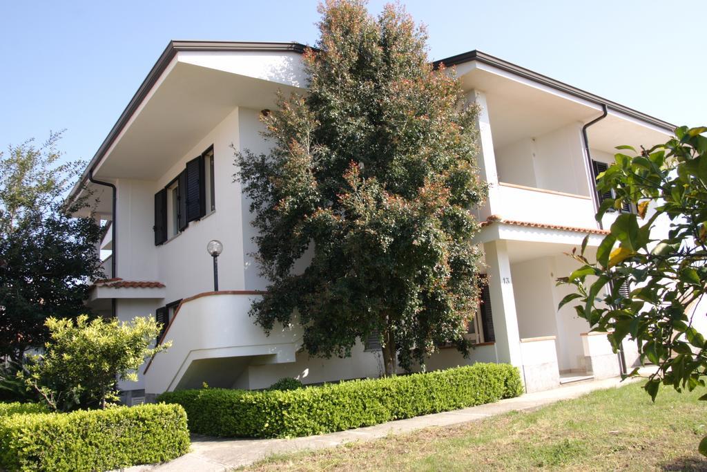 Happy Days Aparthotel Capo Vaticano Exterior photo