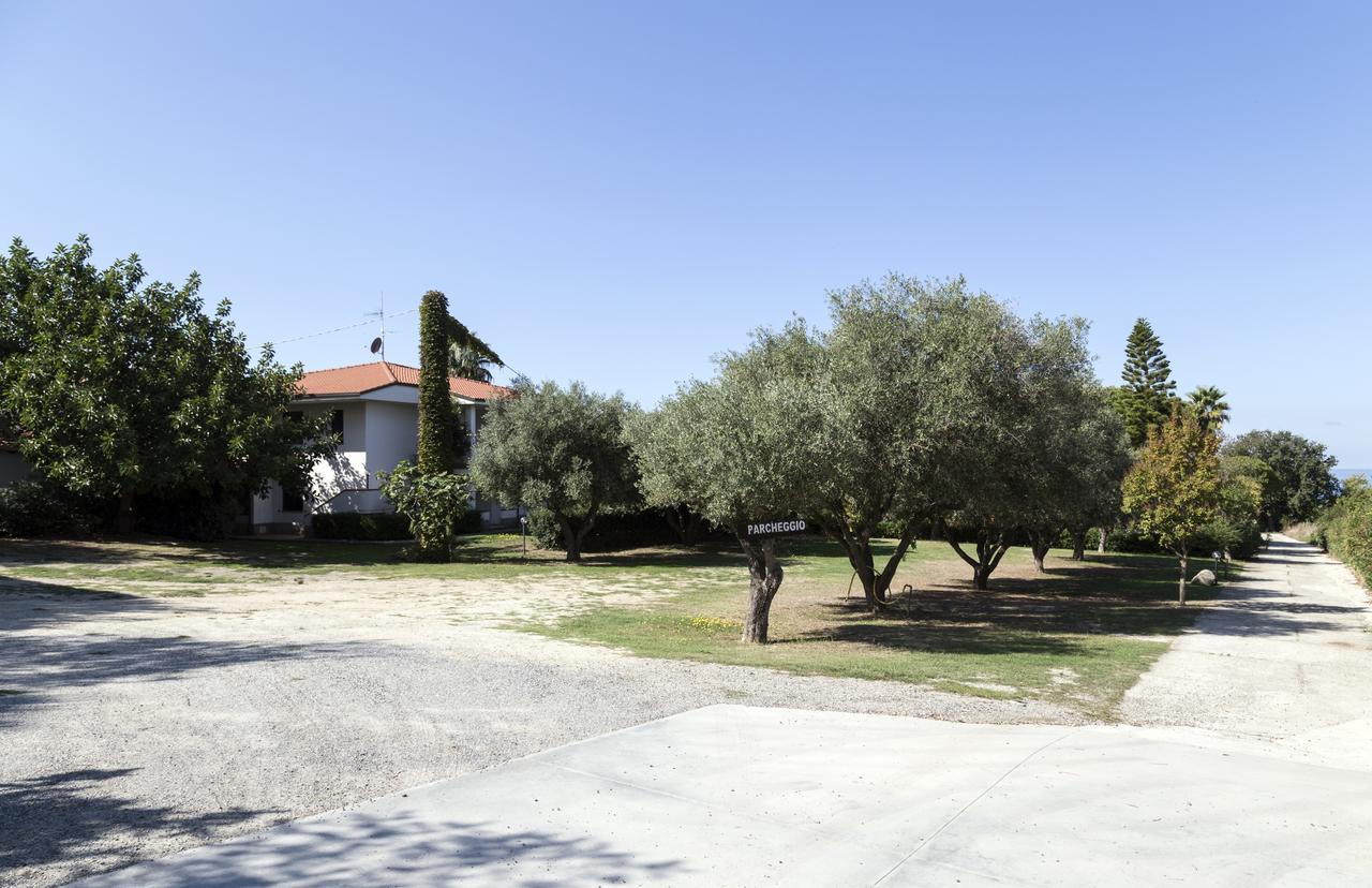 Happy Days Aparthotel Capo Vaticano Exterior photo