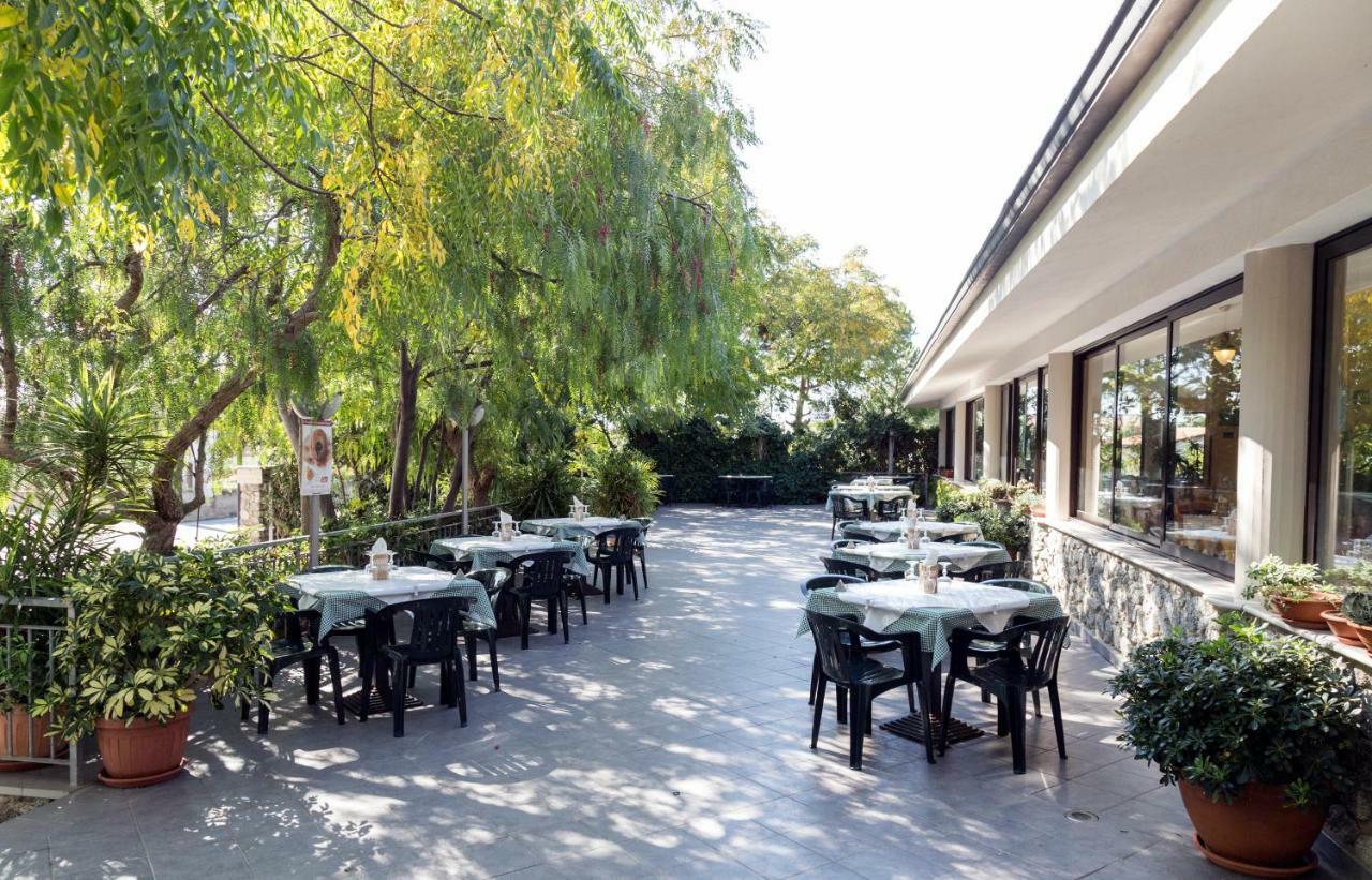 Happy Days Aparthotel Capo Vaticano Exterior photo