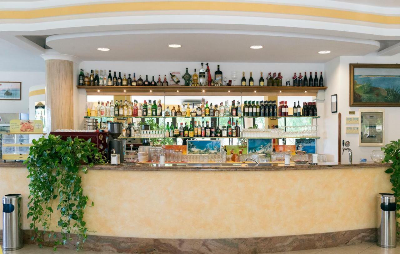 Happy Days Aparthotel Capo Vaticano Exterior photo