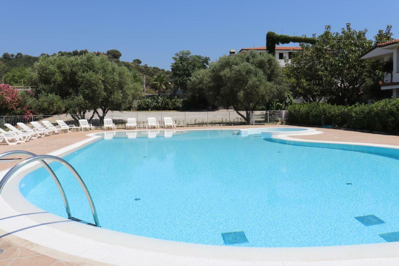 Happy Days Aparthotel Capo Vaticano Exterior photo