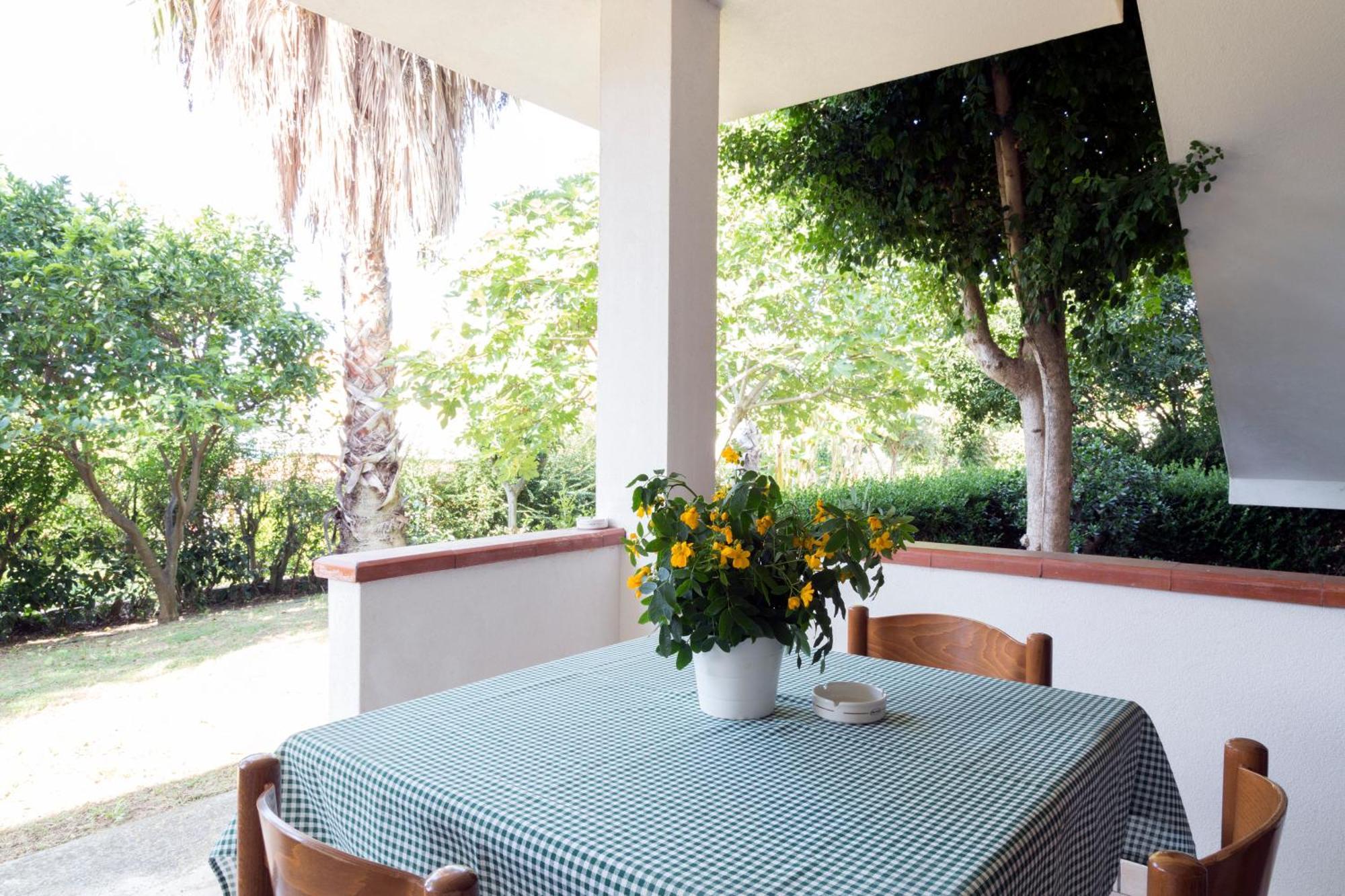 Happy Days Aparthotel Capo Vaticano Exterior photo