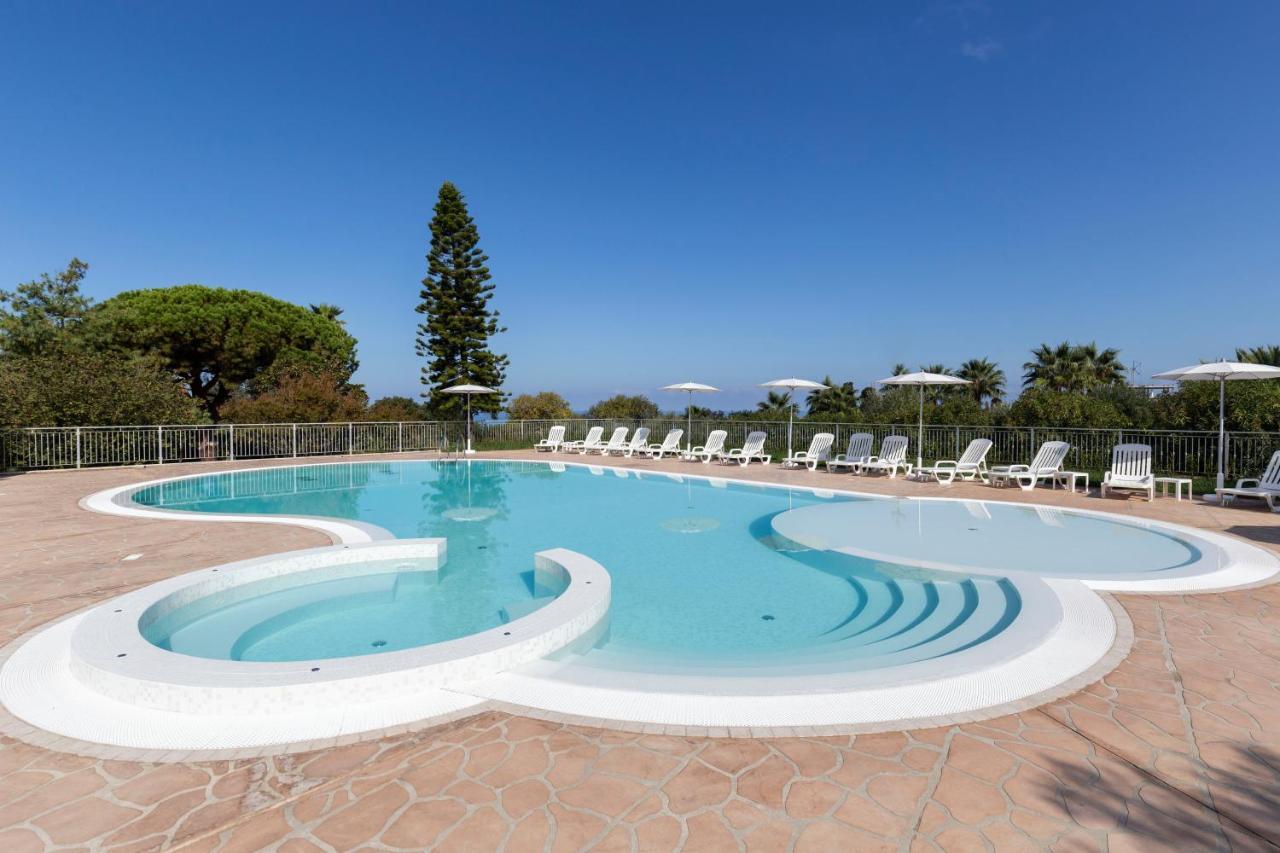 Happy Days Aparthotel Capo Vaticano Exterior photo