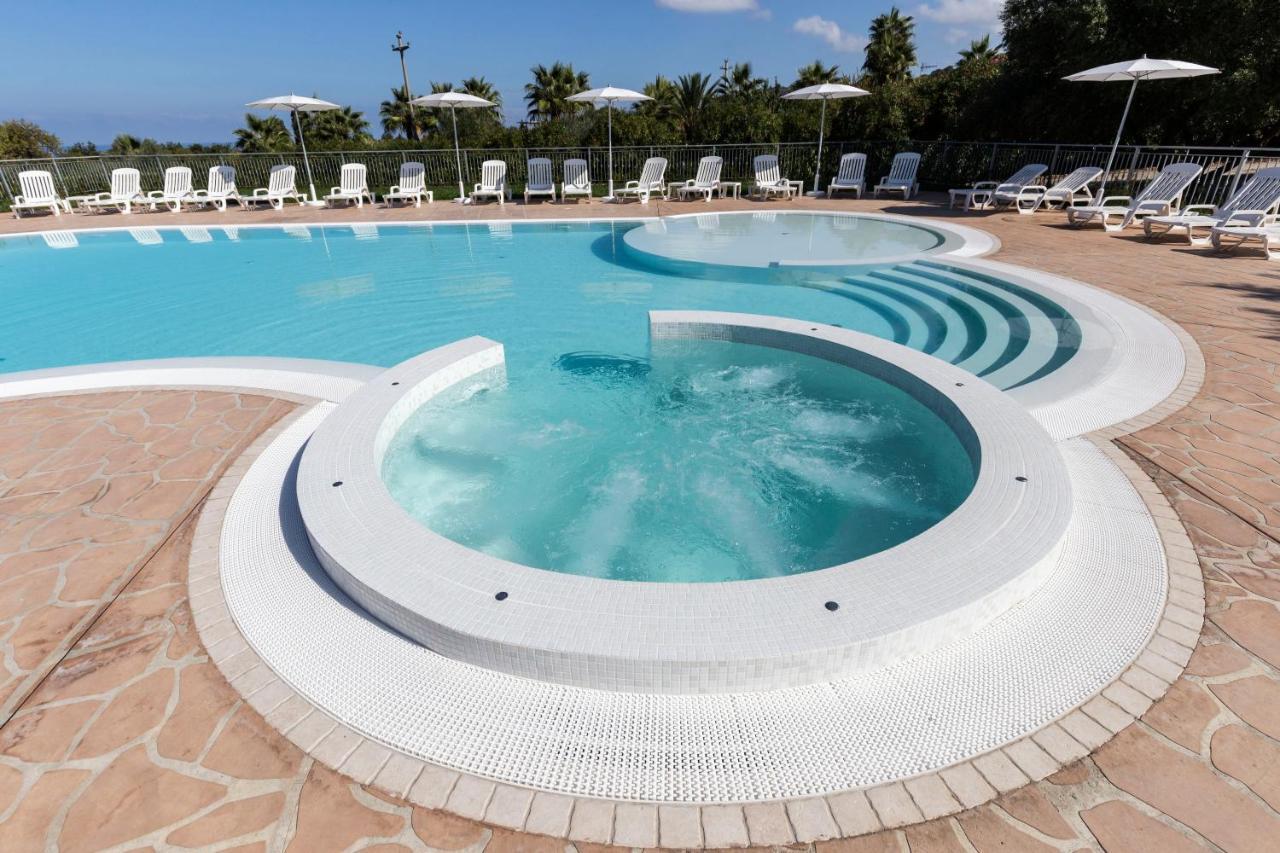 Happy Days Aparthotel Capo Vaticano Exterior photo