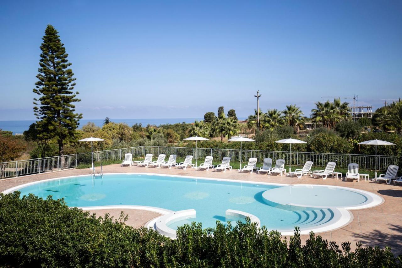 Happy Days Aparthotel Capo Vaticano Exterior photo